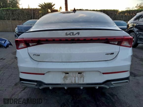 ✅ 2022 Kia K5 GT-Line • VIN: 5XXG64J2XNG089506 • Lot: 93995715. Wystawiony na Copart z przebiegiem 102 201 mil. Bezpłatny archiwum sprzedaży aukcyjnych z USA i szczegółowy raport historii pojazdu na DreamBid. Zdjęcie 6.