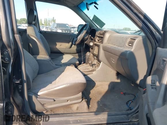 ✅ 1998 Honda Passport LX • VIN: 4S6CM58WXW4403219 • Lot: 42715922. Listed on IAAI with 153,181 mi. Free auction sales archive from the USA and detailed vehicle history report at DreamBid. Image 5.