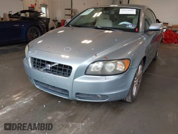✅ 2007 Volvo C70 • VIN: YV1MC68227J027345 • Lot: 43294602. Wystawiony na IAAI z przebiegiem 163 928 mil. Bezpłatny archiwum sprzedaży aukcyjnych z USA i szczegółowy raport historii pojazdu na DreamBid. Zdjęcie 2.