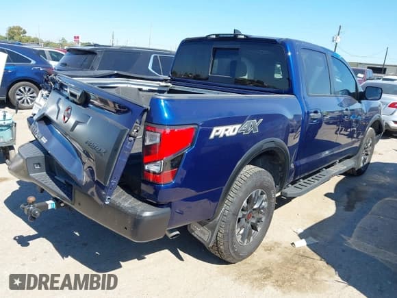 ✅ 2024 Nissan Titan Pro-4X • VIN: 1N6AA1ED8RN102730 • Lot: 43590774. Wystawiony na IAAI z przebiegiem 14 426 mil. Bezpłatny archiwum sprzedaży aukcyjnych z USA i szczegółowy raport historii pojazdu na DreamBid. Zdjęcie 4.