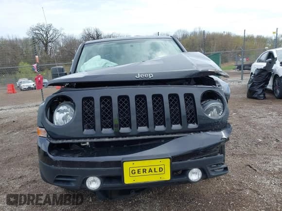 ✅ 2017 Jeep Patriot Sport • VIN: 1C4NJPBA6HD200984 • Lot: 42100954. Listed on IAAI with 163,850 mi. Free auction sales archive from the USA and detailed vehicle history report at DreamBid. Image 12.