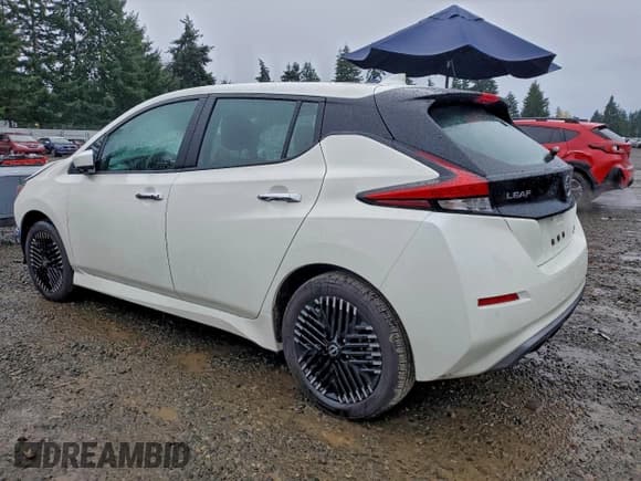 ✅ 2025 Nissan LEAF SV Plus • VIN: 1N4CZ1CV2SC562781 • Лот: 94113265. Опубликован ранее на Copart с пробегом 8 915 миль. Бесплатный доступ к архиву аукционных продаж из США и подробный отчёт об истории автомобиля на DreamBid. Изображение 2.