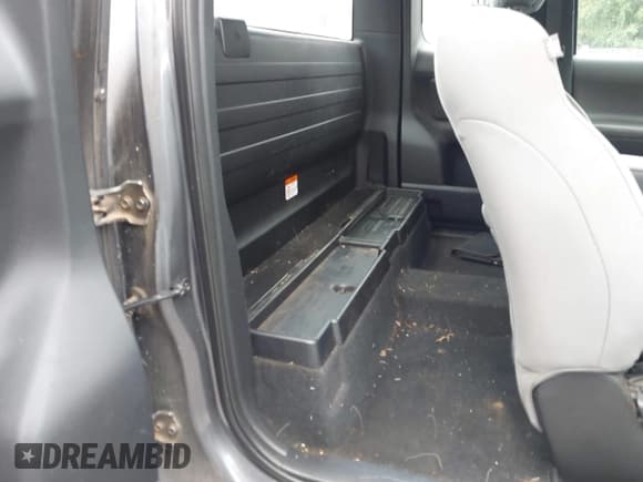 ✅ 2017 Toyota Tacoma SR • VIN: 5TFSX5EN2HX053372 • Lot: 42931781. Listed on IAAI with 141,778 mi. Free auction sales archive from the USA and detailed vehicle history report at DreamBid. Image 8.