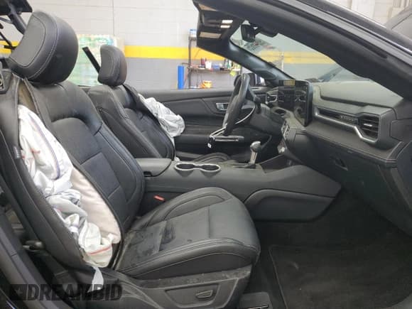 ✅ 2025 Ford Mustang EcoBoost Premium • VIN: 1FAGP8UH7S5111018 • Lot: 90645605. Listed on Copart with 10,057 mi. Free auction sales archive from the USA and detailed vehicle history report at DreamBid. Image 7.