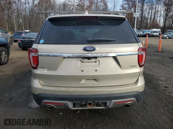 ✅ 2017 Ford Explorer XLT • VIN: 1FM5K8D8XHGC01658 • Lot: 92921885. Wystawiony na Copart z przebiegiem 103 281 mil. Bezpłatny archiwum sprzedaży aukcyjnych z USA i szczegółowy raport historii pojazdu na DreamBid. Zdjęcie 6.