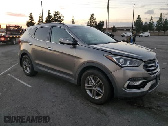 ✅ 2018 Hyundai Santa Fe 2.4L • VIN: 5NMZU3LB0JH056211 • Lot: 93690255. Listed on Copart with 75,202 mi. Free auction sales archive from the USA and detailed vehicle history report at DreamBid. Image 4.
