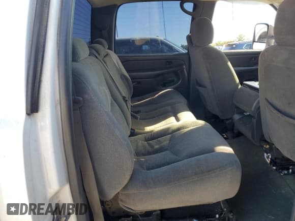 ✅ 2005 Chevrolet Silverado 2500HD LS • VIN: 1GCHK23275F851139 • Lot: 86620585. Wystawiony na Copart z przebiegiem Nie podano. Bezpłatny archiwum sprzedaży aukcyjnych z USA i szczegółowy raport historii pojazdu na DreamBid. Zdjęcie 10.