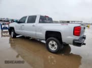 ✅ 2015 Chevrolet Silverado 2500HD LT • VIN: 1GC1CVEG8FF561227 • Lot: 64398545. Wystawiony na Copart z przebiegiem Nie podano. Bezpłatny archiwum sprzedaży aukcyjnych z USA i szczegółowy raport historii pojazdu na DreamBid. Zdjęcie 2.