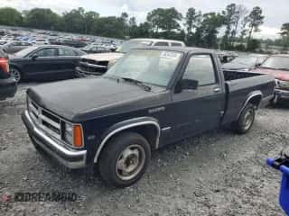 1990 Dodge Dakota z VIN 1B7FL26X8LS737490, wystawiony jako Copart lot #56342535 z przebiegiem 152 143 mil mil oraz Szkoda całkowita • Salvage title. Historia ofert i sprzedaży dostępna na DreamBid. Obrazek 1.