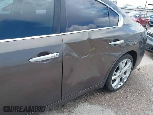 2012 Nissan Maxima S z VIN 1N4AA5AP3CC819247, wystawiony jako IAAI lot #42849206 z przebiegiem 197 994 mil mil oraz . Historia ofert i sprzedaży dostępna na DreamBid. Obrazek 6.