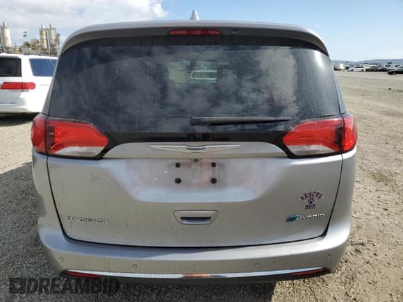 ✅ 2018 Chrysler Pacifica Hybrid Touring Plus • VIN: 2C4RC1H76JR126912 • Lot: 54364745. Listed on Copart with 132,172 mi. Free auction sales archive from the USA and detailed vehicle history report at DreamBid. Image 6.