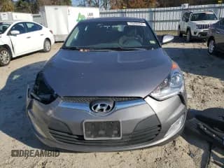✅ 2017 Hyundai Veloster • VIN: KMHTC6AD2HU309395 • Lot: 79388454. Wystawiony na Copart z przebiegiem 108 226 mil. Bezpłatny archiwum sprzedaży aukcyjnych z USA i szczegółowy raport historii pojazdu na DreamBid. Zdjęcie 5.