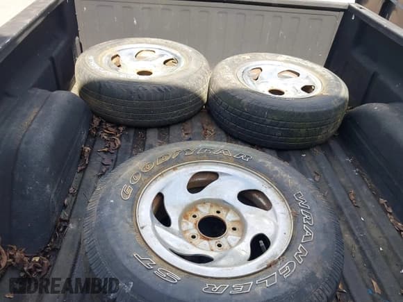 ✅ 2003 Chevrolet Silverado 1500 Work Truck • VIN: 1GCEC14X63Z261627 • Лот: 41589792. Опубликован ранее на IAAI с пробегом Не указан. Бесплатный доступ к архиву аукционных продаж из США и подробный отчёт об истории автомобиля на DreamBid. Изображение 12.