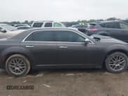 ✅ 2015 Chrysler 300 C • VIN: 2C3CCAEG4FH903728 • Lot: 42425950. Wystawiony na IAAI z przebiegiem 289 661 mil. Bezpłatny archiwum sprzedaży aukcyjnych z USA i szczegółowy raport historii pojazdu na DreamBid. Zdjęcie 13.
