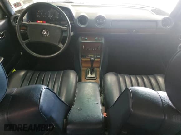 ✅ 1985 Mercedes-Benz 300 • VIN: WDBAB33C7FA271399 • Lot: 60481895. Listed on Copart with 149,286 mi. Free auction sales archive from the USA and detailed vehicle history report at DreamBid. Image 8.