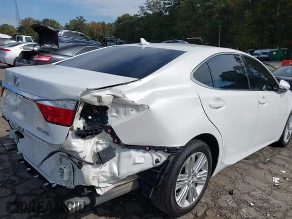 ✅ 2014 Lexus ES 330 • VIN: JTHBK1GG2E2135373 • Lot: 43457445. Listed on IAAI with 71,939 mi. Free auction sales archive from the USA and detailed vehicle history report at DreamBid. Image 6.
