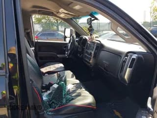 ✅ 2017 Chevrolet Silverado 1500 LT • VIN: 1GCVKREC1HZ125331 • Lot: 43258521. Wystawiony na IAAI z przebiegiem Nie podano. Bezpłatny archiwum sprzedaży aukcyjnych z USA i szczegółowy raport historii pojazdu na DreamBid. Zdjęcie 5.