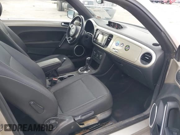 ✅ 2013 Volkswagen Beetle 2.0L TDI • VIN: 3VWJL7AT7DM690780 • Lot: 41200106. Listed on IAAI with 208,427 mi. Free auction sales archive from the USA and detailed vehicle history report at DreamBid. Image 5.