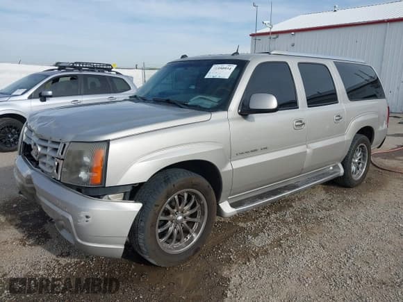 ✅ 2004 Cadillac Escalade ESV • VIN: 3GYFK66N74G263012 • Лот: 40350934. Опубликован ранее на IAAI с пробегом 259 563 миль. Бесплатный доступ к архиву аукционных продаж из США и подробный отчёт об истории автомобиля на DreamBid. Изображение 20.