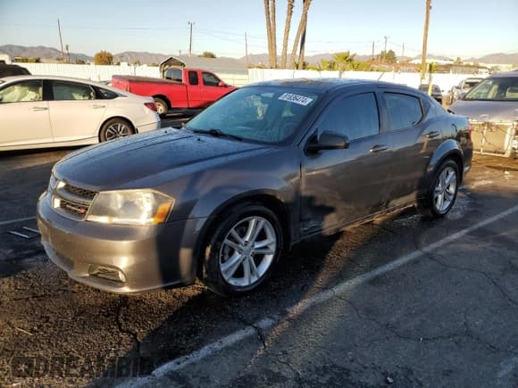 ✅ 2014 Dodge Avenger SE • VIN: 1C3CDZAB8EN221348 • Лот: 81836474. Опубликован ранее на Copart с пробегом 131 336 миль. Бесплатный доступ к архиву аукционных продаж из США и подробный отчёт об истории автомобиля на DreamBid. Изображение 1.