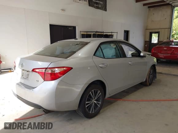✅ 2018 Toyota Corolla LE • VIN: 2T1BURHE7JC032520 • Lot: 43306272. Listed on IAAI with 326,796 mi. Free auction sales archive from the USA and detailed vehicle history report at DreamBid. Image 4.