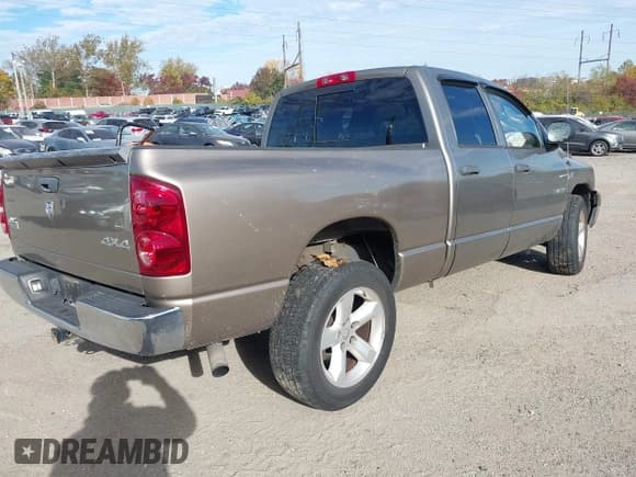 ✅ 2008 Dodge 1500 ST • VIN: 1D7HU18218J130917 • Lot: 43617480. Wystawiony na IAAI z przebiegiem 208 586 mil. Bezpłatny archiwum sprzedaży aukcyjnych z USA i szczegółowy raport historii pojazdu na DreamBid. Zdjęcie 4.