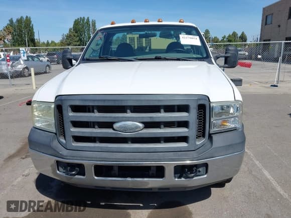 ✅ 2007 Ford F-350 XL • VIN: 1FDSF34527EB35312 • Lot: 42278054. Wystawiony na IAAI z przebiegiem 152 699 mil. Bezpłatny archiwum sprzedaży aukcyjnych z USA i szczegółowy raport historii pojazdu na DreamBid. Zdjęcie 12.