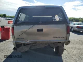 ✅ 2000 Chevrolet S-10 LS ZR2 • VIN: 1GCCT19W0Y8129015 • Лот: 57793935. Опубликован ранее на Copart с пробегом 262 671 миль. Бесплатный доступ к архиву аукционных продаж из США и подробный отчёт об истории автомобиля на DreamBid. Изображение 6.