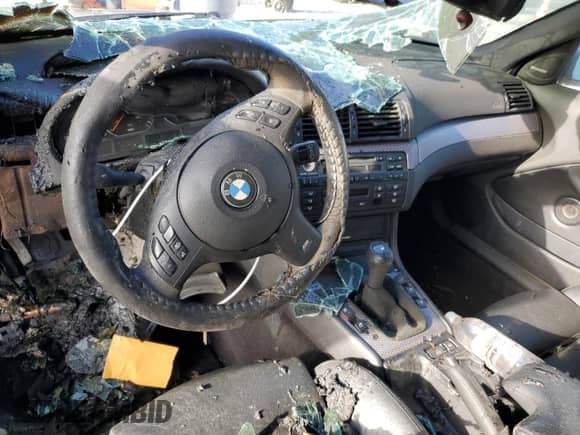 2003 BMW 3 Series 330i с VIN WBAEV53483KM03765, выставлен на аукционе Copart как лот 85162925 с пробегом Не указан миль и Списание • Salvage title. История ставок и продаж доступна на DreamBid. Изображение 8.