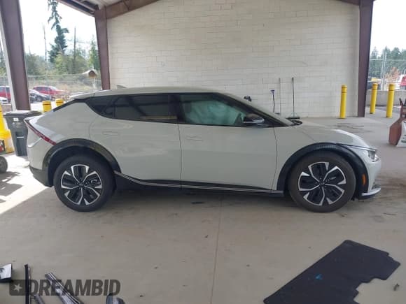 ✅ 2024 Kia EV6 Wind • VIN: KNDC34LA9R5179963 • Lot: 42779706. Listed on IAAI with 7,885 mi. Free auction sales archive from the USA and detailed vehicle history report at DreamBid. Image 14.