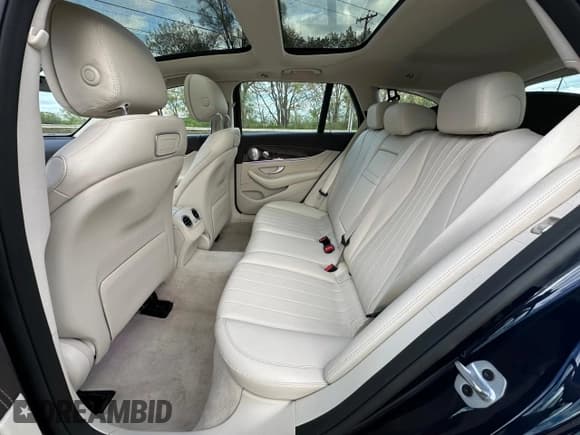 ✅ 2019 Mercedes-Benz E 450 • VIN: WDDZH6JB9KA591631 • Lot: 56421825. Listed on Copart with 158,139 mi. Free auction sales archive from the USA and detailed vehicle history report at DreamBid. Image 13.