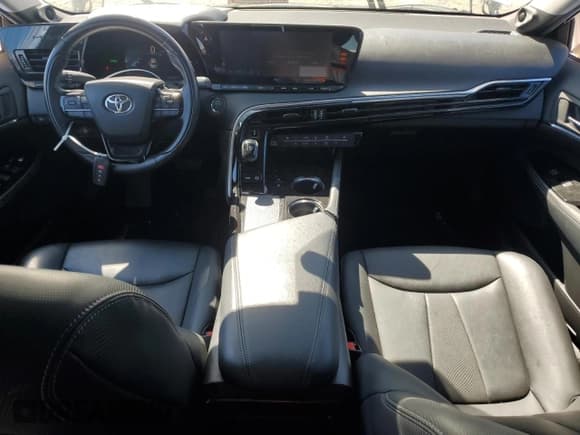 ✅ 2021 Toyota Mirai XLE • VIN: JTDAAAAA5MA003751 • Lot: 84627095. Wystawiony na Copart z przebiegiem 45 415 mil. Bezpłatny archiwum sprzedaży aukcyjnych z USA i szczegółowy raport historii pojazdu na DreamBid. Zdjęcie 8.