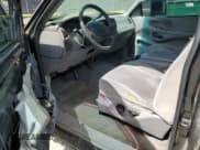 ✅ 1998 Ford F-150 • VIN: 1FTRX18L6WKC42389 • Lot: 54330625. Wystawiony na Copart z przebiegiem 157 510 mil. Bezpłatny archiwum sprzedaży aukcyjnych z USA i szczegółowy raport historii pojazdu na DreamBid. Zdjęcie 8.