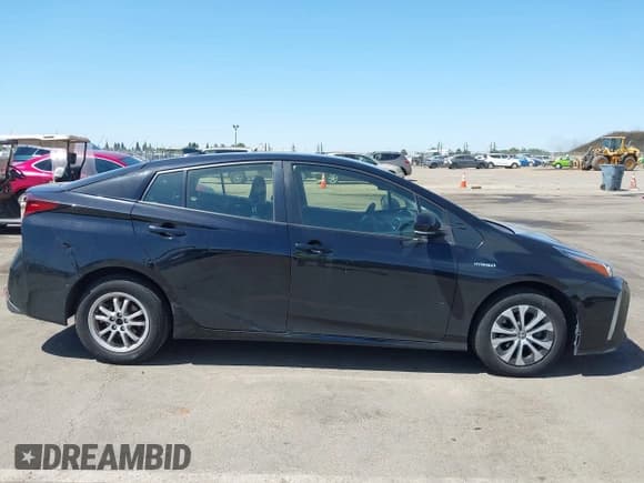 ✅ 2021 Toyota Prius LE • VIN: JTDL9MFUXM3024282 • Lot: 42304474. Listed on IAAI with 67,019 mi. Free auction sales archive from the USA and detailed vehicle history report at DreamBid. Image 13.