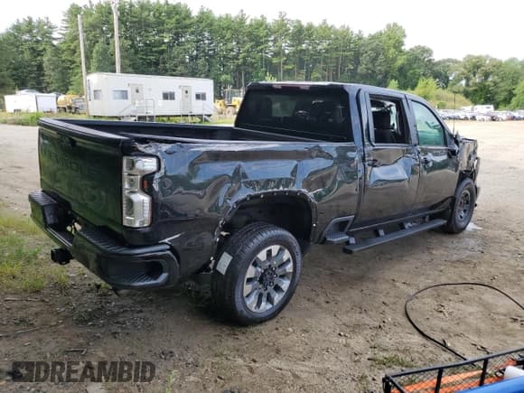 ✅ 2024 Chevrolet Silverado 2500HD Custom • VIN: 2GC4YME75R1101303 • Lot: 67042895. Wystawiony na Copart z przebiegiem Nie podano. Bezpłatny archiwum sprzedaży aukcyjnych z USA i szczegółowy raport historii pojazdu na DreamBid. Zdjęcie 3.