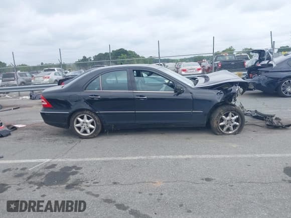 ✅ 2002 Mercedes-Benz C 230/260/280/320 • VIN: WDBRF64J72E009116 • Lot: 43029859. Wystawiony na IAAI z przebiegiem Nie podano. Bezpłatny archiwum sprzedaży aukcyjnych z USA i szczegółowy raport historii pojazdu na DreamBid. Zdjęcie 13.