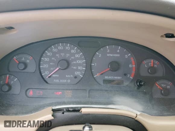 ✅ 2001 Ford Mustang Standard • VIN: 1FAFP40431F258730 • Lot: 82288725. Wystawiony na Copart z przebiegiem Nie podano. Bezpłatny archiwum sprzedaży aukcyjnych z USA i szczegółowy raport historii pojazdu na DreamBid. Zdjęcie 9.