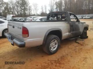 ✅ 2002 Dodge Dakota • VIN: 1B7GG16X72S553563 • Lot: 81061494. Wystawiony na Copart z przebiegiem Nie podano. Bezpłatny archiwum sprzedaży aukcyjnych z USA i szczegółowy raport historii pojazdu na DreamBid. Zdjęcie 3.
