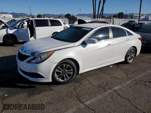 ✅ 2014 Hyundai Sonata GLS • VIN: 5NPEB4AC5EH917896 • Лот: 82717875. Опубликован ранее на Copart с пробегом 323 699 миль. Бесплатный доступ к архиву аукционных продаж из США и подробный отчёт об истории автомобиля на DreamBid. Изображение 1.