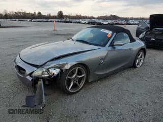 ✅ 2006 BMW Z4 3.0si • VIN: 4USBU53596LX00523 • Лот: 93441155. Опубликован ранее на Copart с пробегом 106 020 миль. Бесплатный доступ к архиву аукционных продаж из США и подробный отчёт об истории автомобиля на DreamBid. Изображение 1.