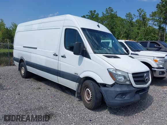 ✅ 2016 Mercedes-Benz Sprinter Cargo EXT • VIN: WD3PE8DD1GP361650 • Lot: 42424508. Wystawiony na IAAI z przebiegiem 400 073 mil. Bezpłatny archiwum sprzedaży aukcyjnych z USA i szczegółowy raport historii pojazdu na DreamBid. Zdjęcie 1.