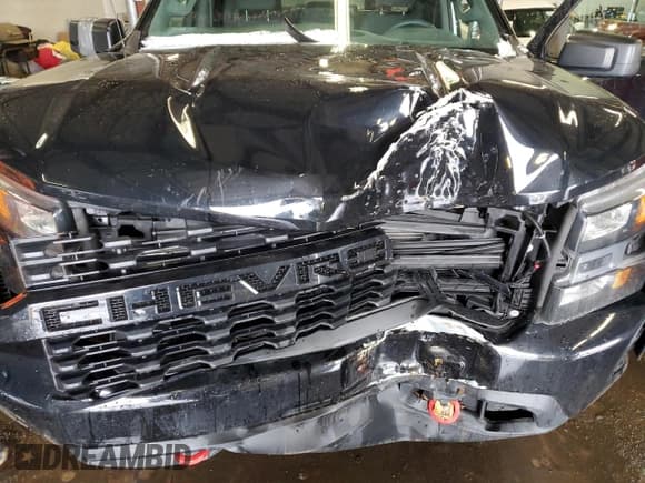 ✅ 2022 Chevrolet Silverado 1500 Custom Trail Boss • VIN: 3GCPYCEL2NG110871 • Lot: 44859705. Wystawiony na Copart z przebiegiem 82 790 mil. Bezpłatny archiwum sprzedaży aukcyjnych z USA i szczegółowy raport historii pojazdu na DreamBid. Zdjęcie 11.