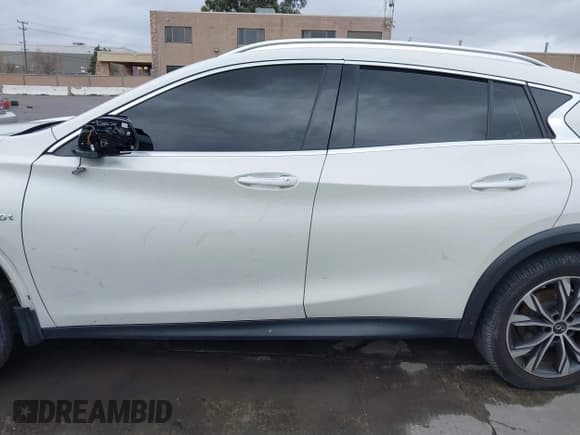 ✅ 2018 Infiniti QX30 Premium • VIN: SJKCH5CR8JA048030 • Lot: 41097383. Wystawiony na IAAI z przebiegiem 131 820 mil. Bezpłatny archiwum sprzedaży aukcyjnych z USA i szczegółowy raport historii pojazdu na DreamBid. Zdjęcie 14.