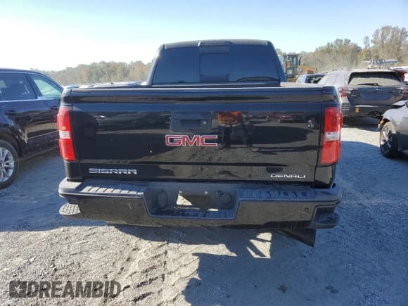 ✅ 2015 GMC Sierra 3500HD Denali • VIN: 1GT424E89FF605139 • Lot: 76071644. Wystawiony na Copart z przebiegiem 106 318 mil. Bezpłatny archiwum sprzedaży aukcyjnych z USA i szczegółowy raport historii pojazdu na DreamBid. Zdjęcie 6.