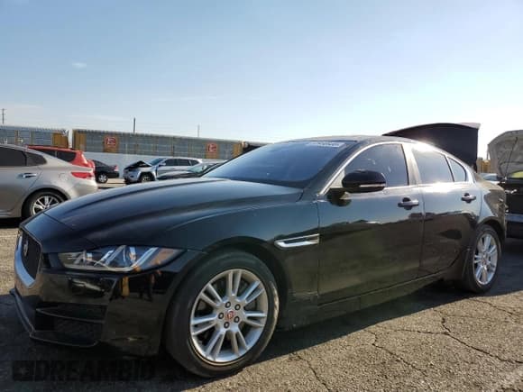 ✅ 2017 Jaguar XE 25t Premium • VIN: SAJAD4BG1HA962003 • Lot: 67956935. Wystawiony na Copart z przebiegiem 77 689 mil. Bezpłatny archiwum sprzedaży aukcyjnych z USA i szczegółowy raport historii pojazdu na DreamBid. Zdjęcie 1.
