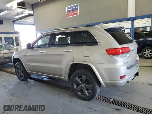 ✅ 2015 Jeep Grand Cherokee Overland • VIN: 1C4RJFCG7FC673181 • Lot: 46527875. Listed on Copart with 124,503 mi. Free auction sales archive from the USA and detailed vehicle history report at DreamBid. Image 2.