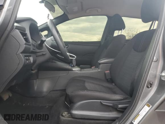 ✅ 2019 Nissan LEAF S • VIN: 1N4AZ1CP2KC303412 • Лот: 70942095. Опубликован ранее на Copart с пробегом 84 786 миль. Бесплатный доступ к архиву аукционных продаж из США и подробный отчёт об истории автомобиля на DreamBid. Изображение 7.