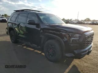✅ 2023 Toyota Sequoia SR5 • VIN: 7SVAAABA5PX001259 • Лот: 62706504. Опубликован ранее на Copart с пробегом 20 865 миль. Бесплатный доступ к архиву аукционных продаж из США и подробный отчёт об истории автомобиля на DreamBid. Изображение 4.