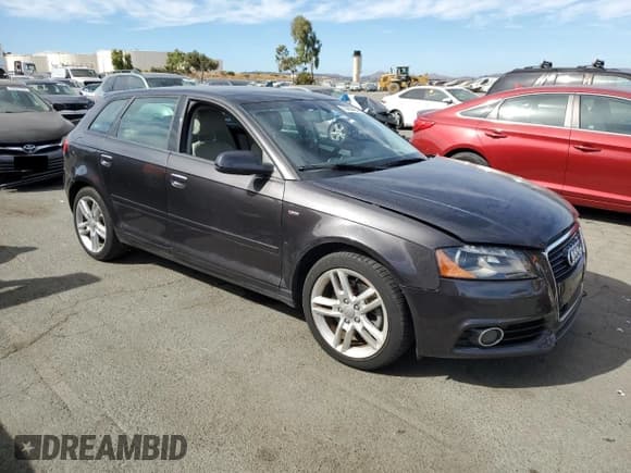 ✅ 2011 Audi A3 Premium Plus • VIN: WAUKEAFM0BA081666 • Лот: 75090454. Опубликован ранее на Copart с пробегом 113 571 миль. Бесплатный доступ к архиву аукционных продаж из США и подробный отчёт об истории автомобиля на DreamBid. Изображение 4.