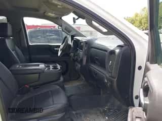 ✅ 2019 Chevrolet Silverado 1500 Work Truck • VIN: 1GCPWAEF3KZ311680 • Лот: 43111306. Размещён на IAAI с пробегом 146 627 миль миль. Получите бесплатный доступ к архиву аукционных продаж из США и посмотрите подробный отчёт об истории автомобиля на DreamBid. Изображение 5.